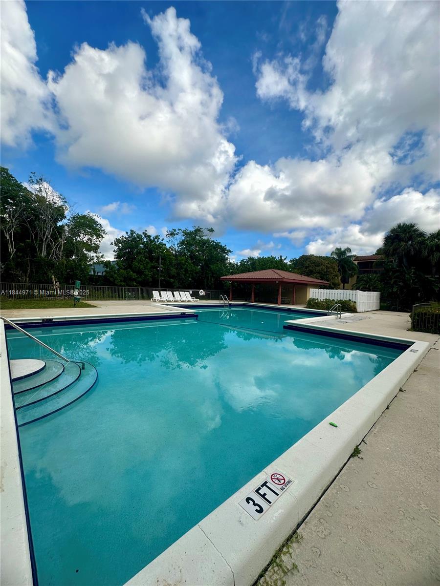 VISTA GARDENS I CONDO - Residential