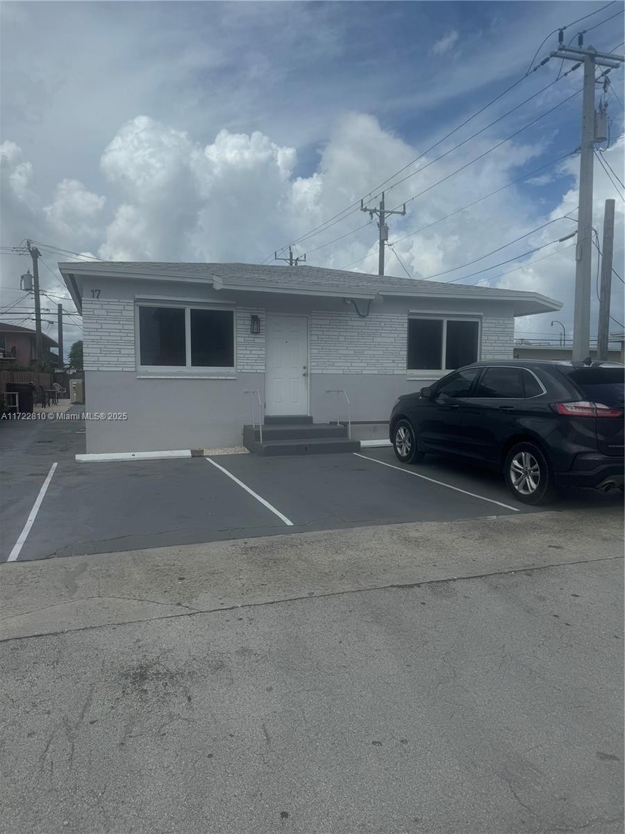 17 W 10th St 1, Hialeah, Miami-Dade County, Florida - 2 Bedrooms  
1 Bathrooms - 