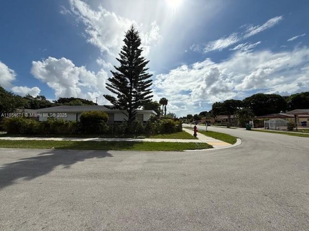 Photo of 3025 NW 11th St #3025, Fort Lauderdale, FL 33311 (MLS # A11854671)