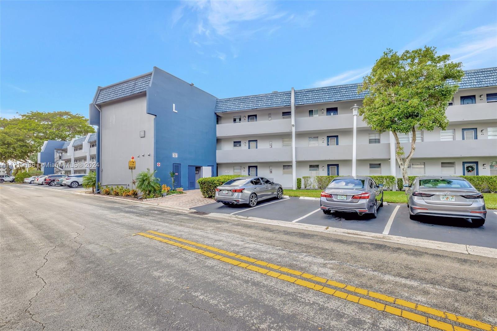 ORIOLE GOLF & TENNIS CLUB - Residential