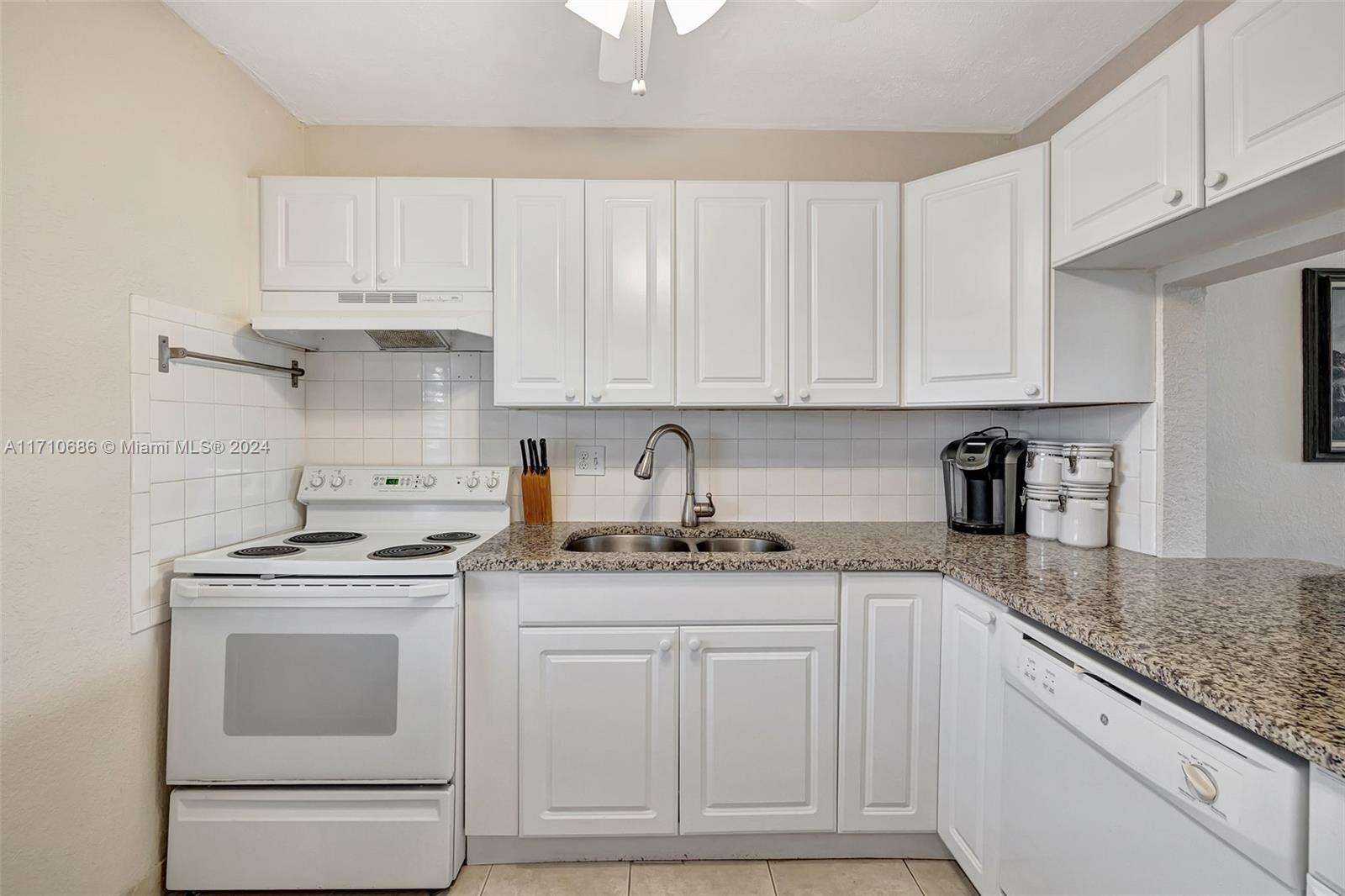7897 Golf Cir Dr 309, Margate, Broward County, Florida - 2 Bedrooms  
2 Bathrooms - 