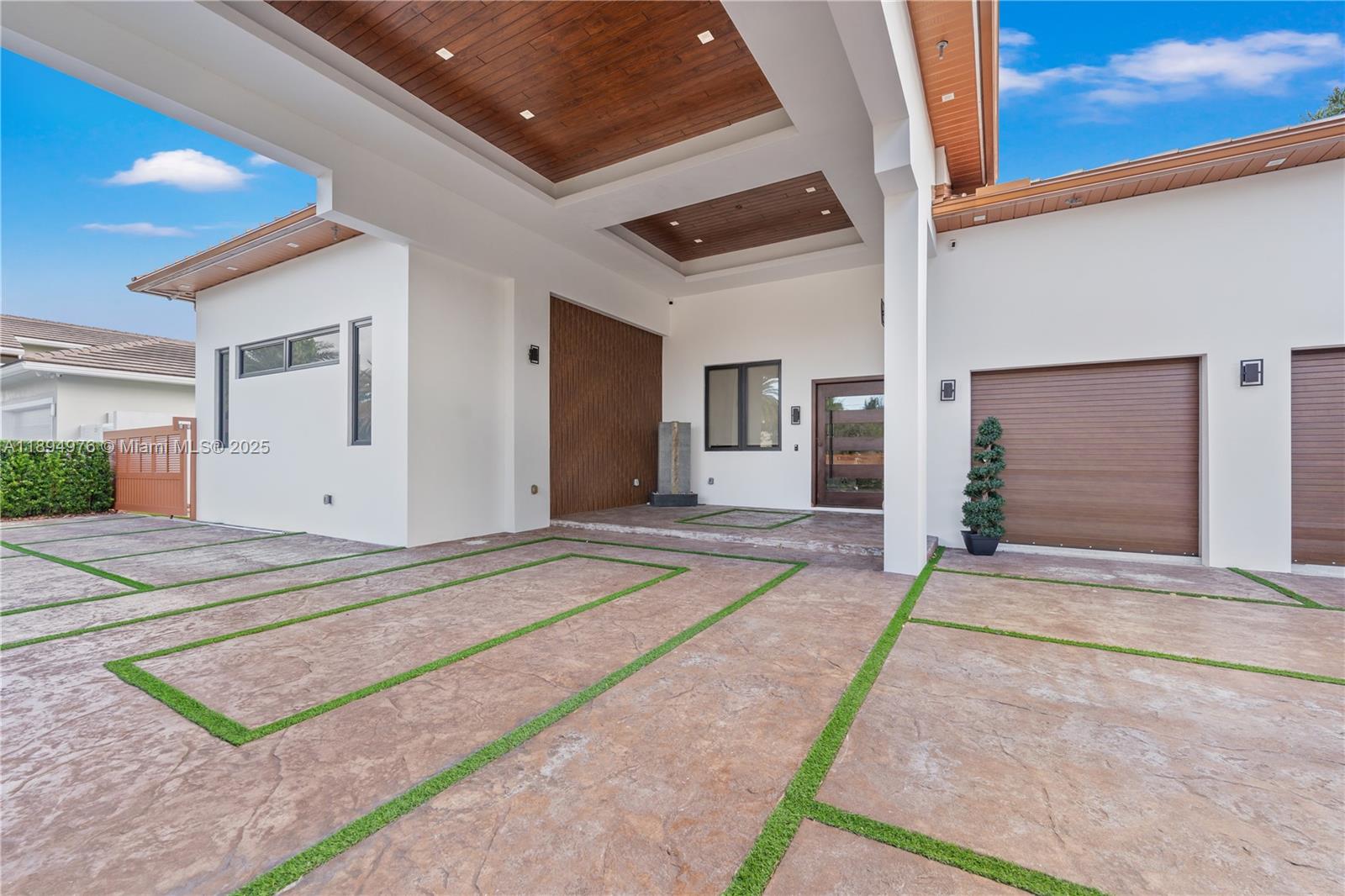 View photos, virtual tours, details... 3585 SW 129th Ave