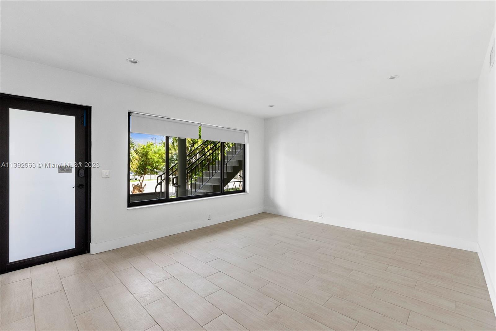 BAY HARBOR ISLAND - Residential Income