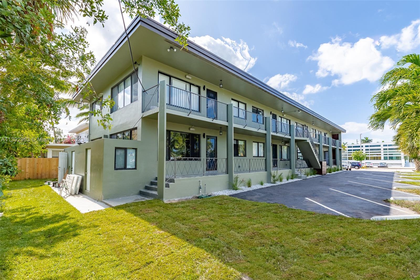 BAY HARBOR ISLAND - Residential Income