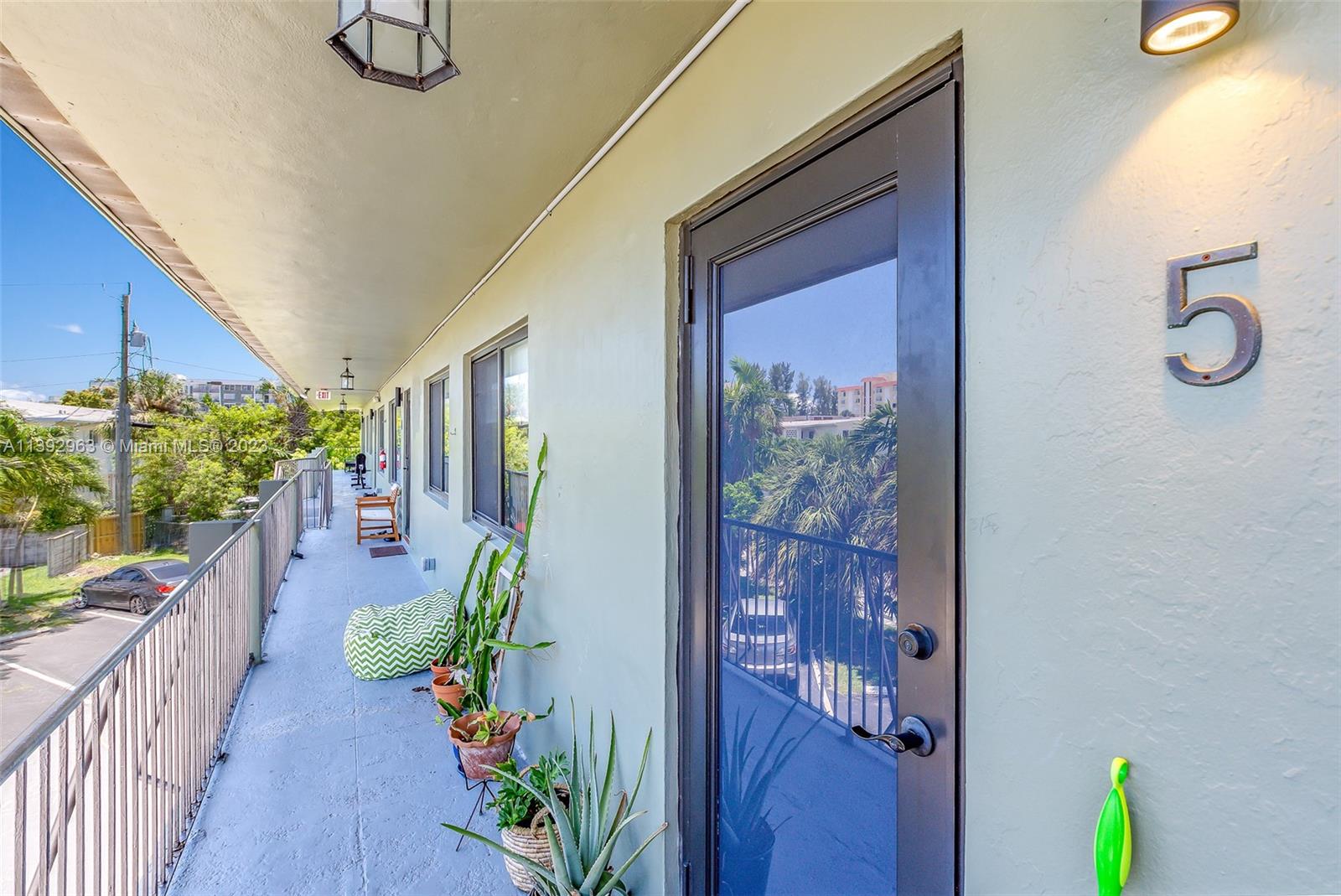 BAY HARBOR ISLAND - Residential Income