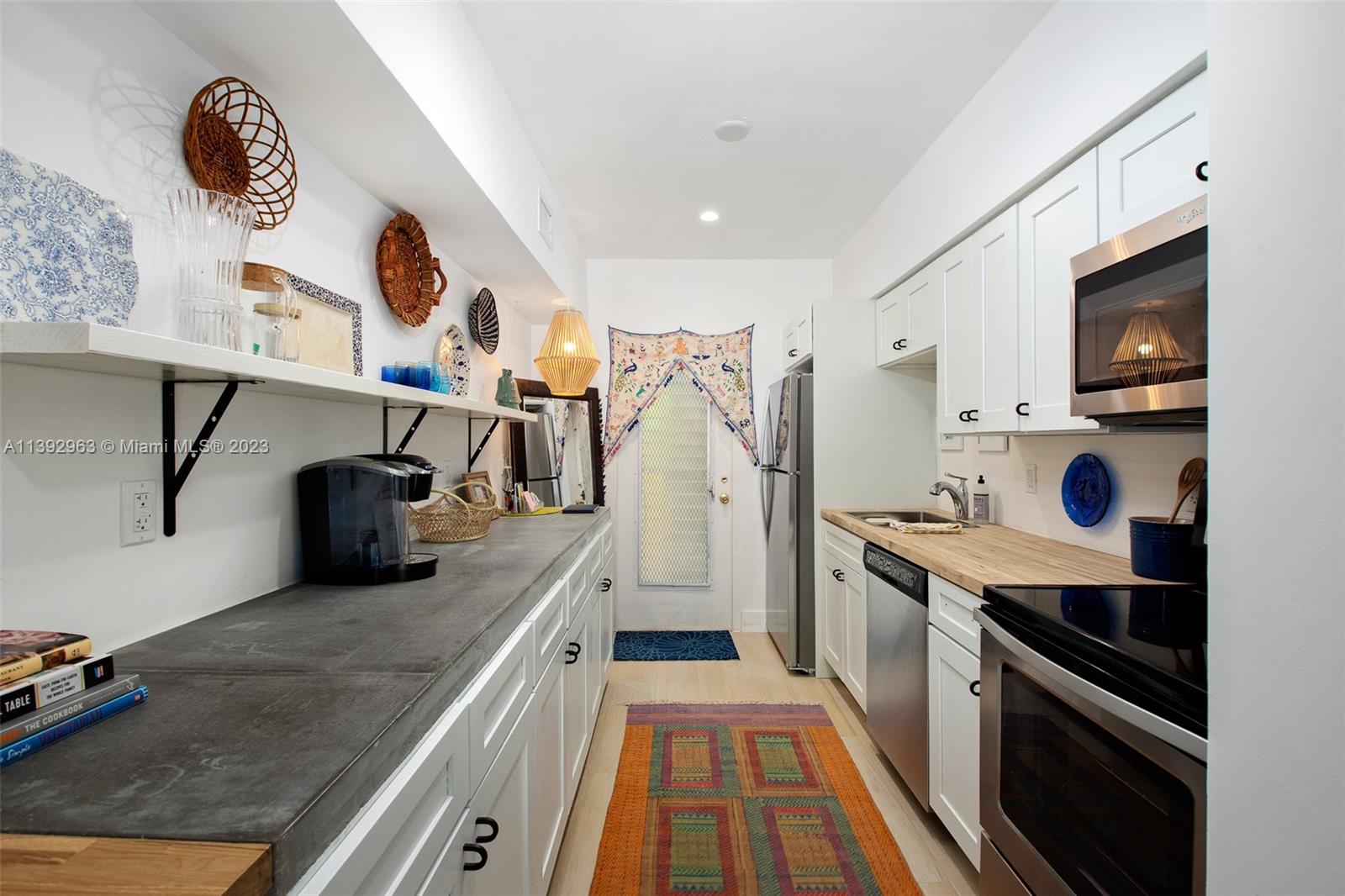 BAY HARBOR ISLAND - Residential Income