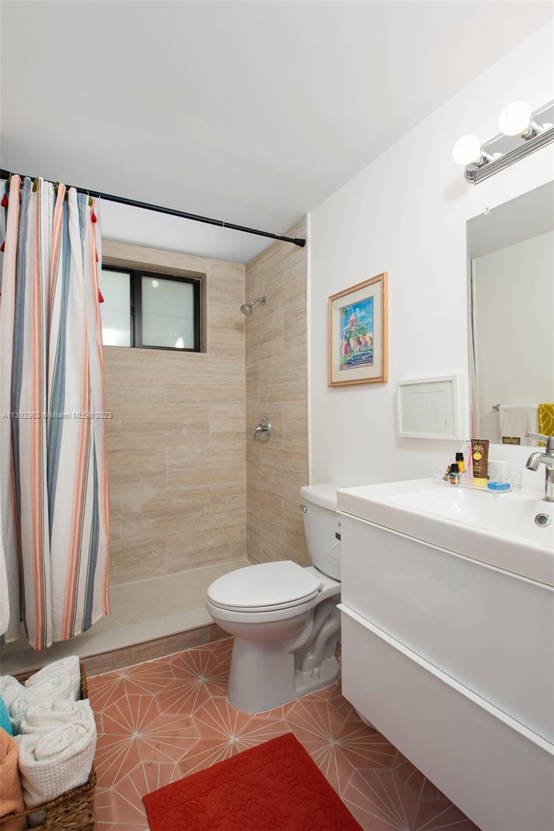 BAY HARBOR ISLAND - Residential Income