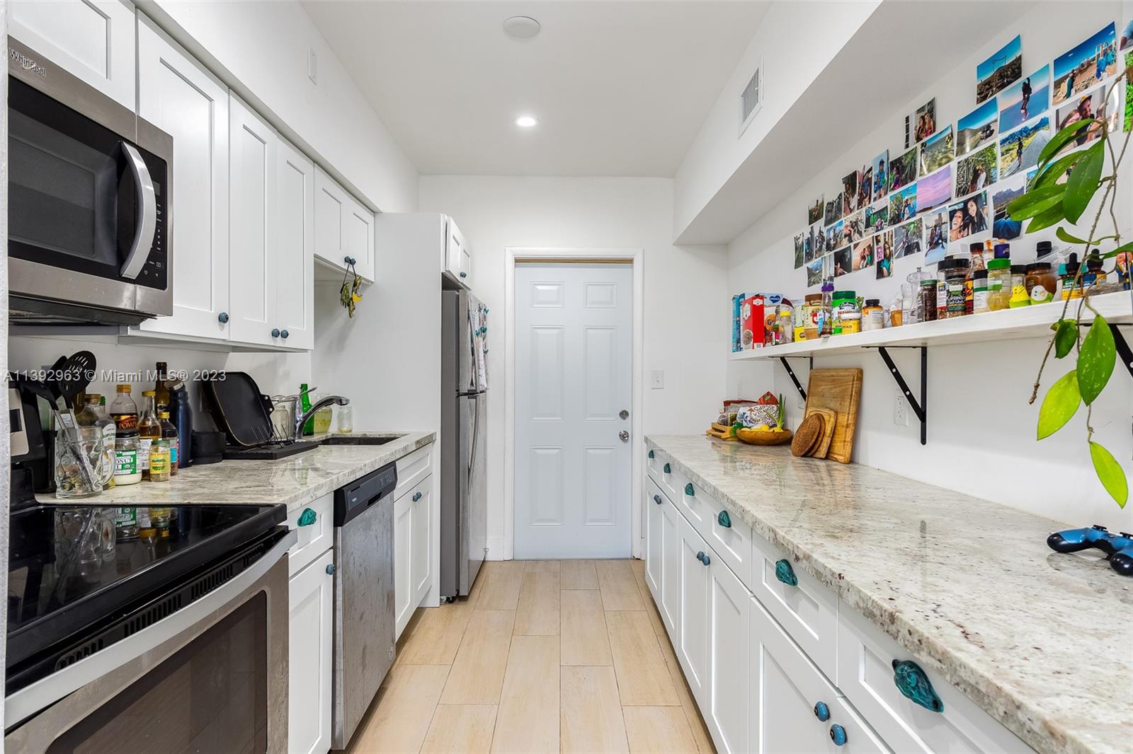 BAY HARBOR ISLAND - Residential Income