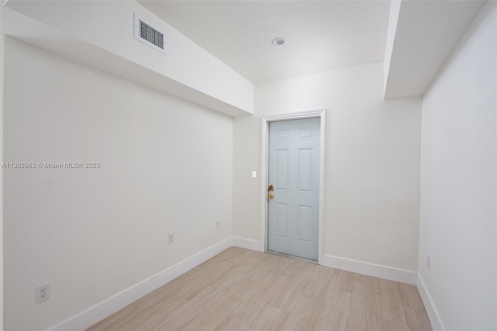 BAY HARBOR ISLAND - Residential Income