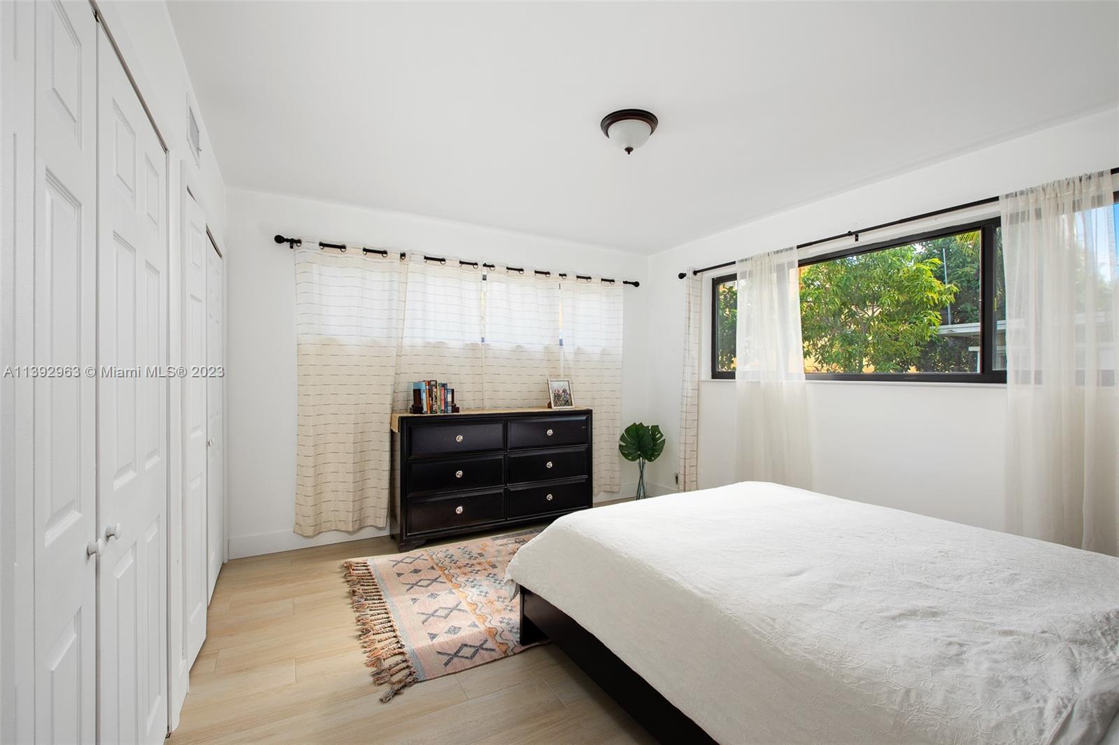 BAY HARBOR ISLAND - Residential Income