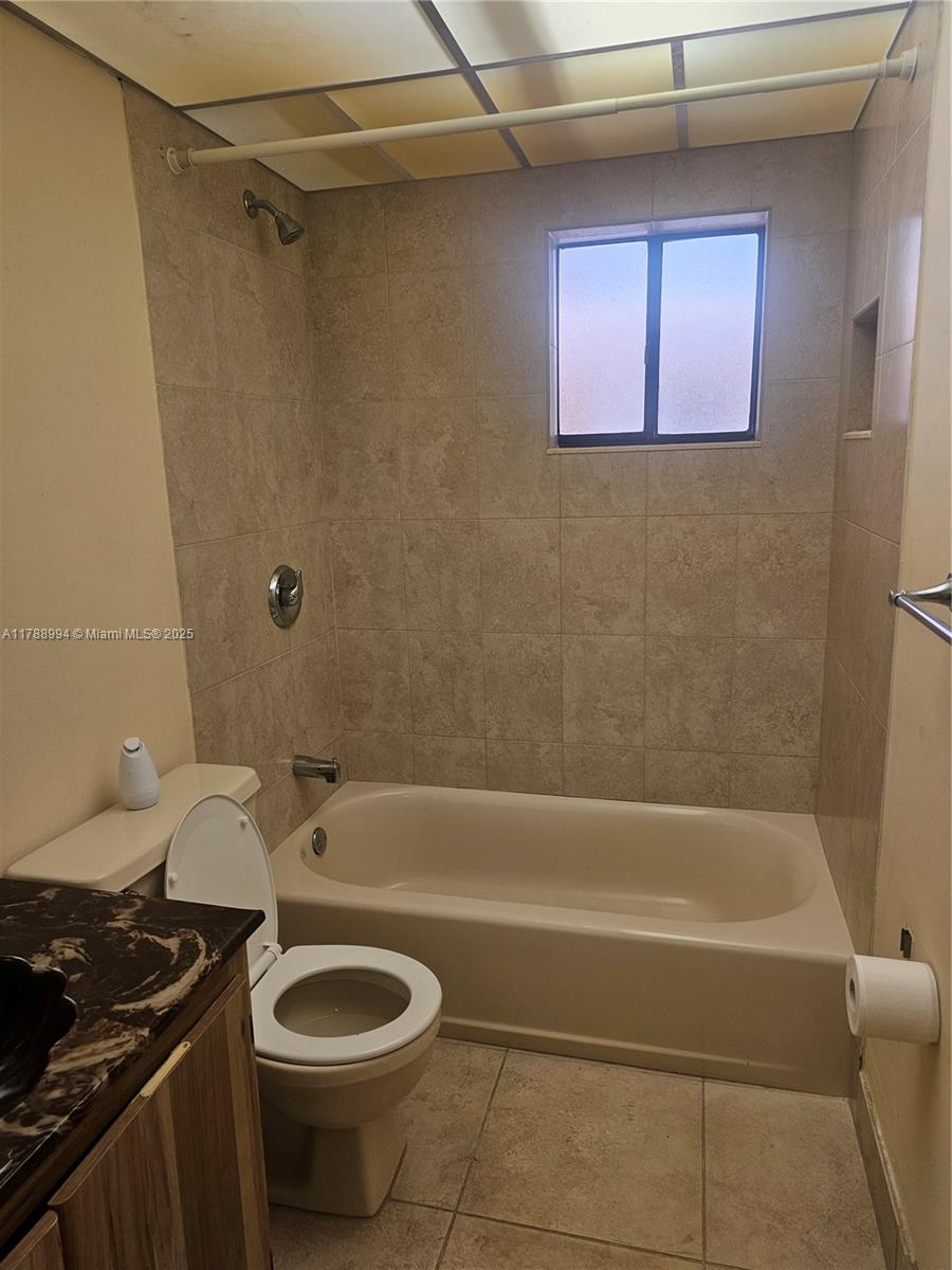 HORIZONS WEST CONDO #10 - Residential