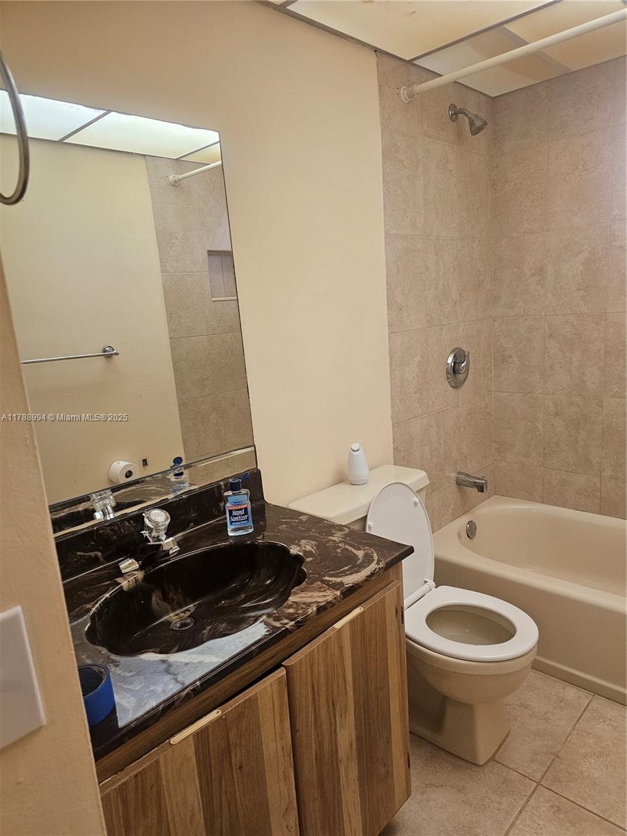 HORIZONS WEST CONDO #10 - Residential