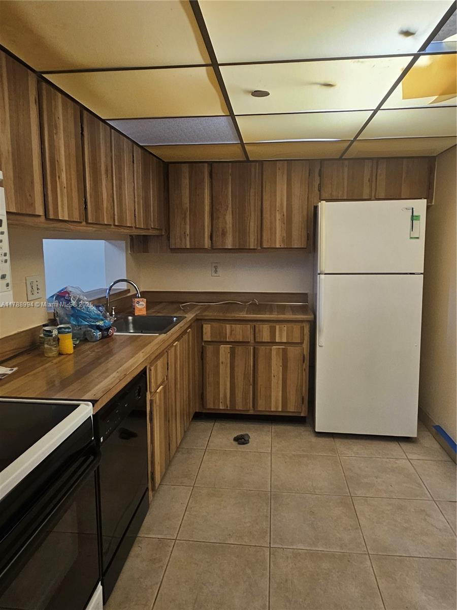 HORIZONS WEST CONDO #10 - Residential