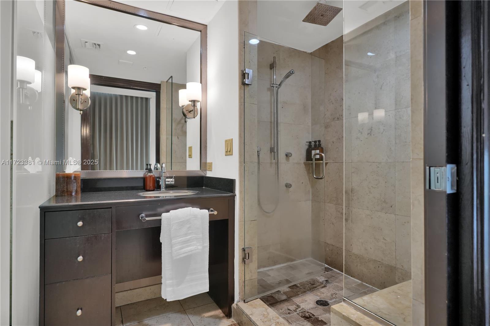 DE SOLEIL S BCH RESIDENTI - Residential