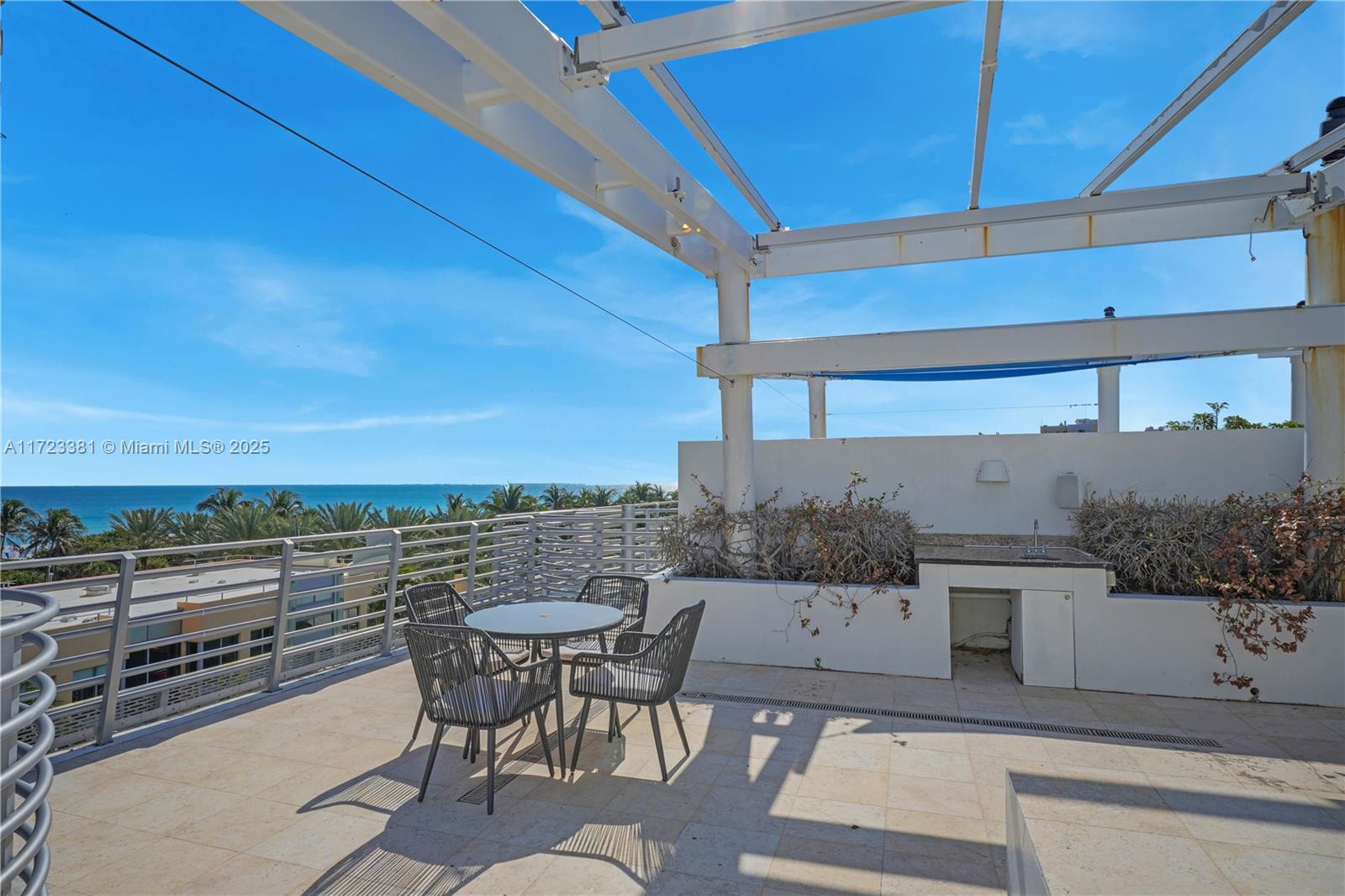 DE SOLEIL S BCH RESIDENTI - Residential
