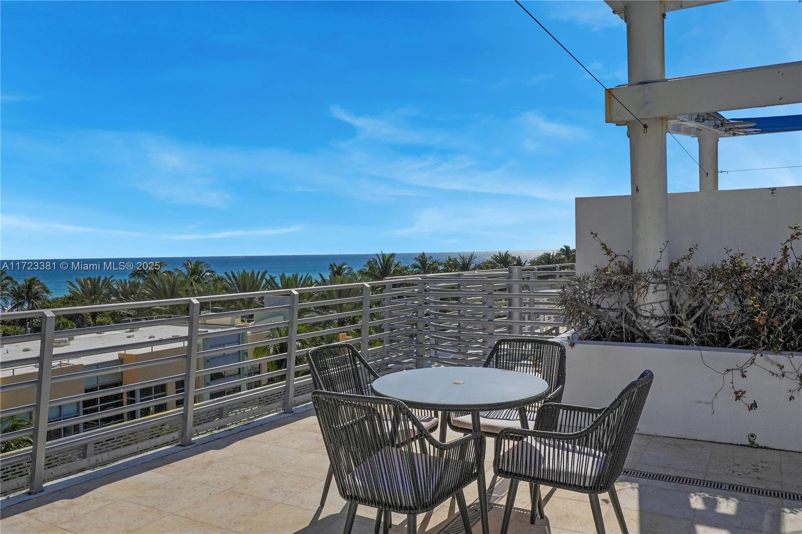 DE SOLEIL S BCH RESIDENTI - Residential