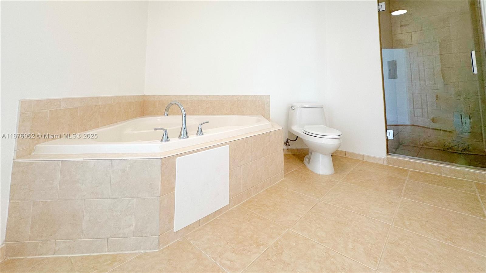 ALAQUA CONDO - Residential