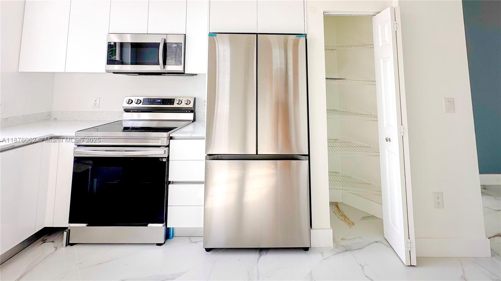 ALAQUA CONDO - Residential