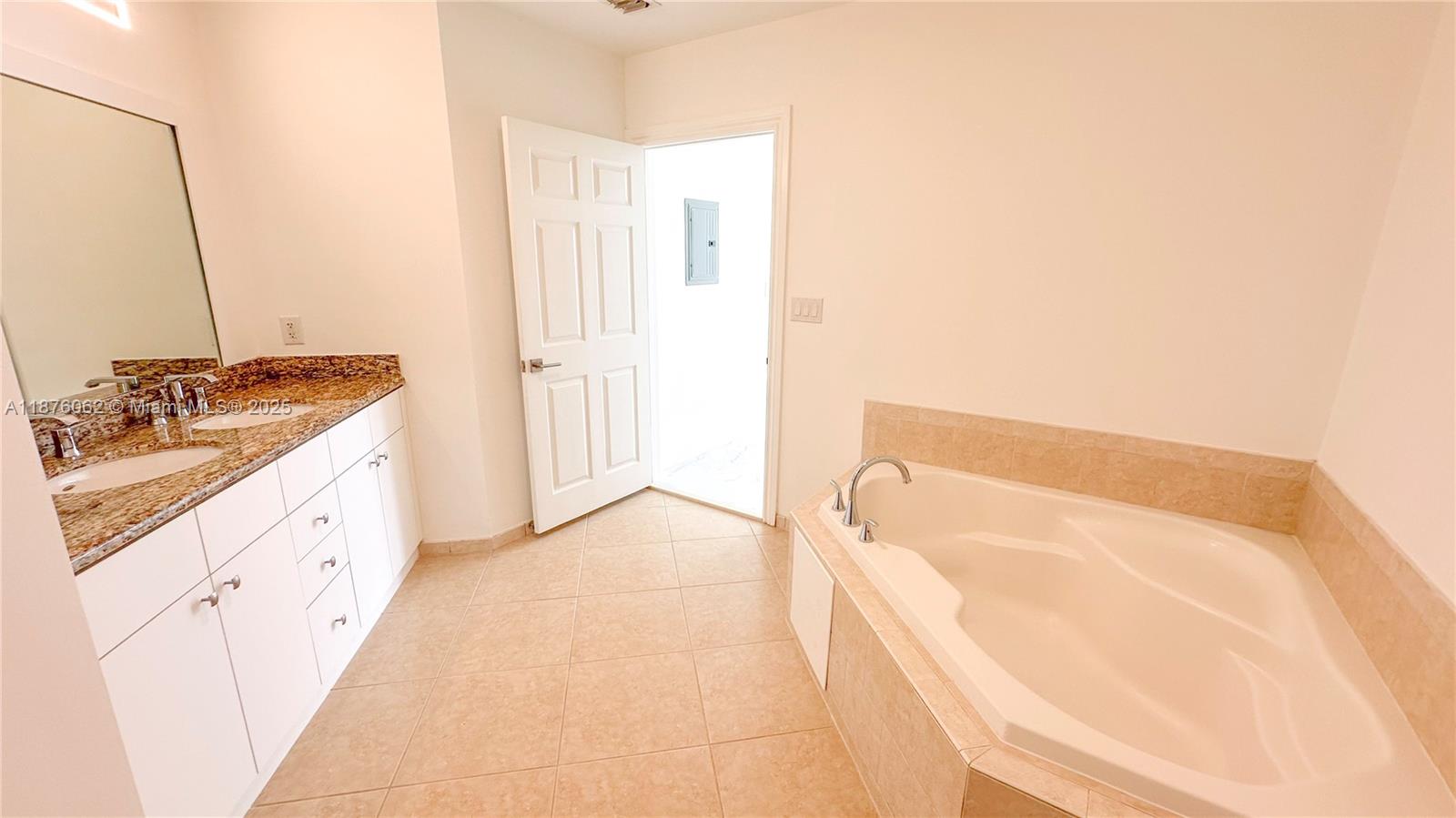 ALAQUA CONDO - Residential