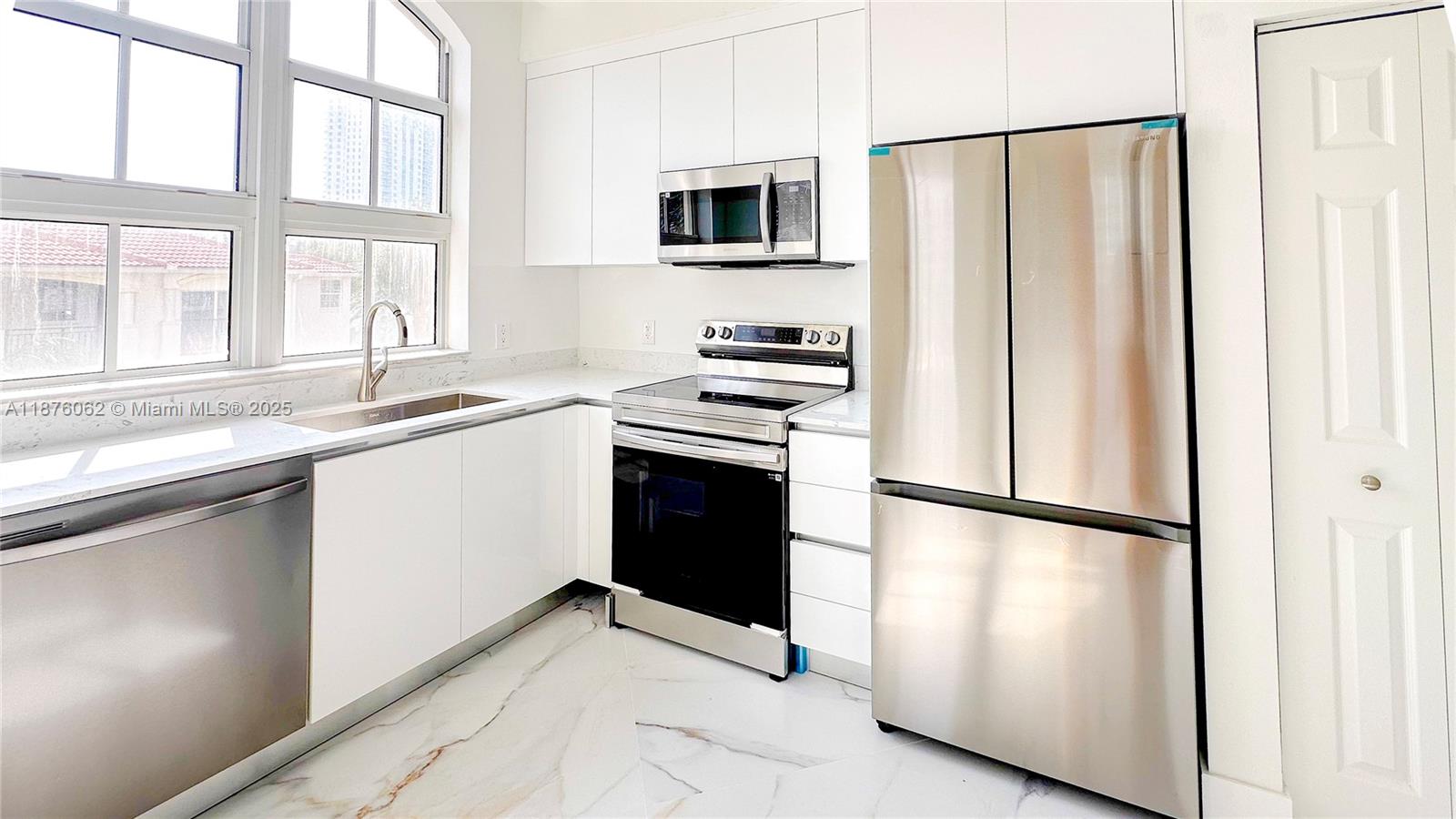 ALAQUA CONDO - Residential