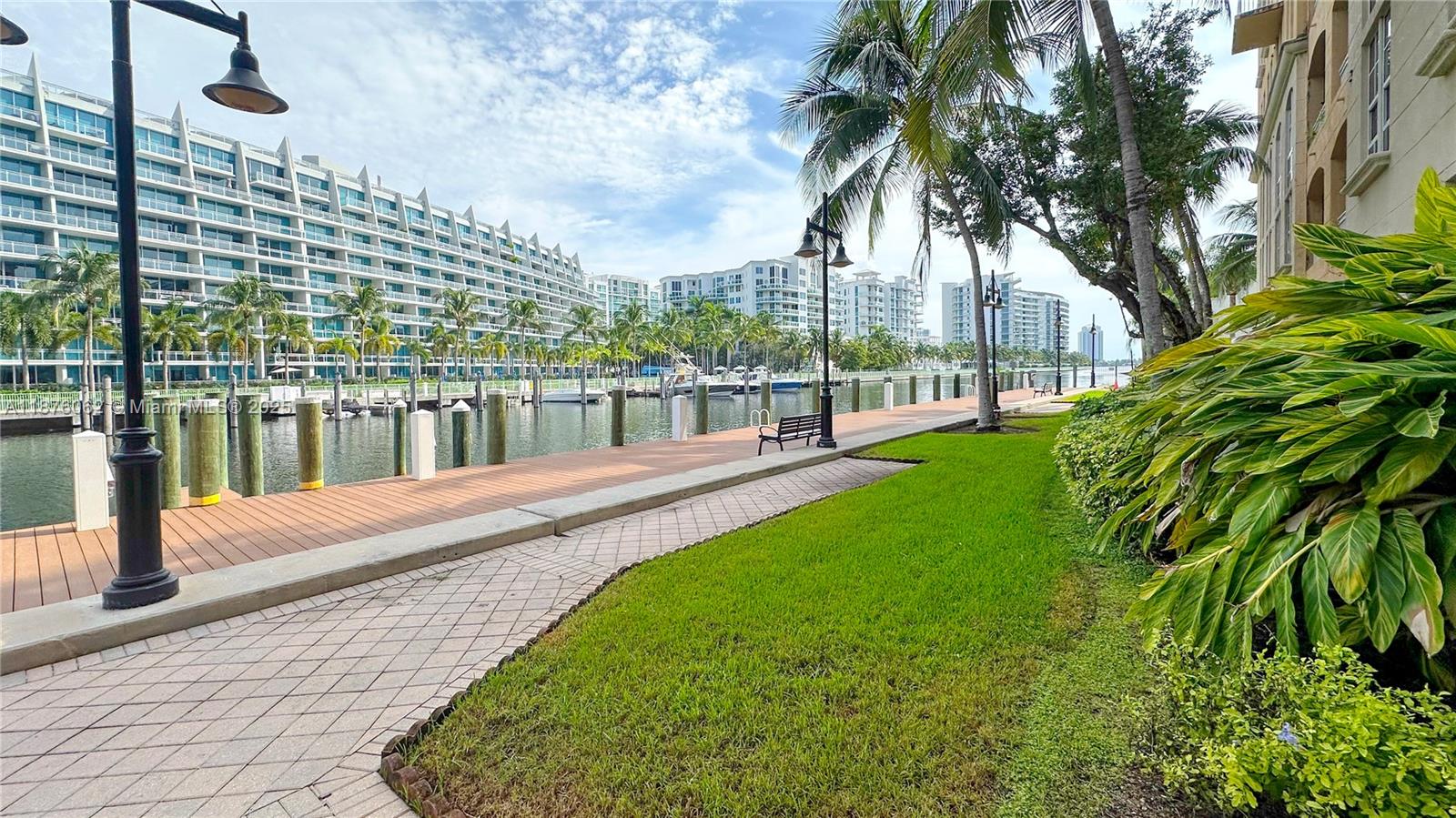ALAQUA CONDO - Residential