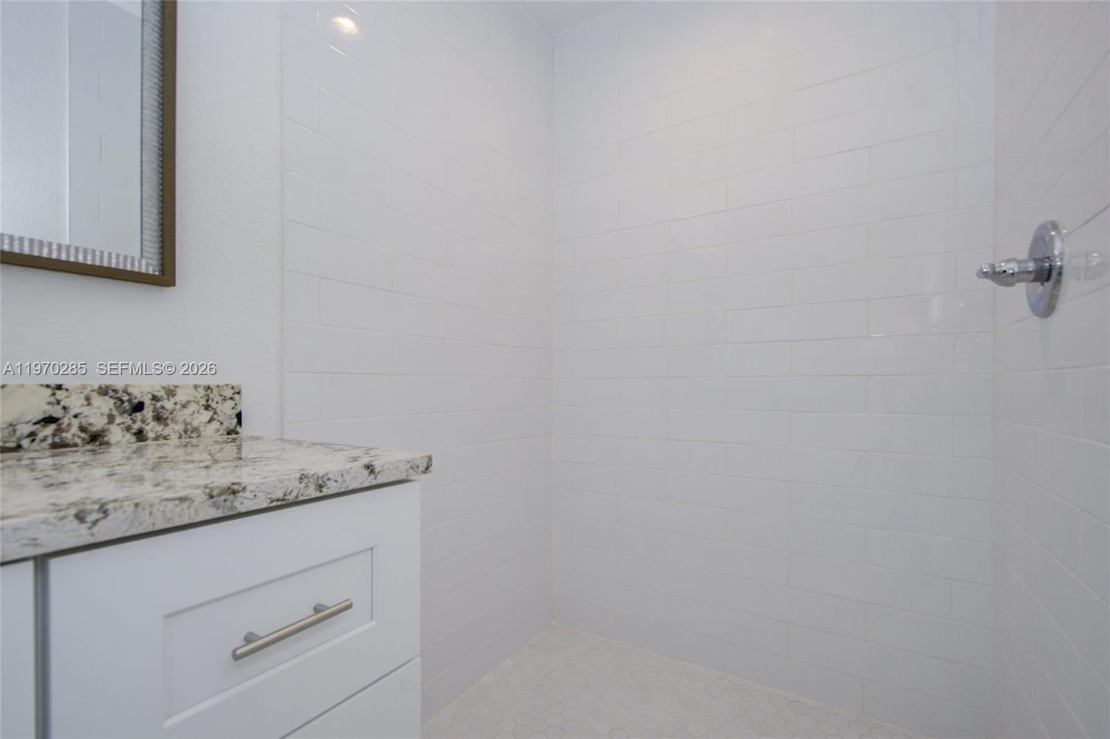 CENTRE LAKE - Residential