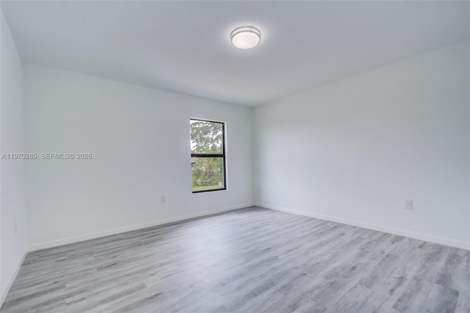 CENTRE LAKE - Residential