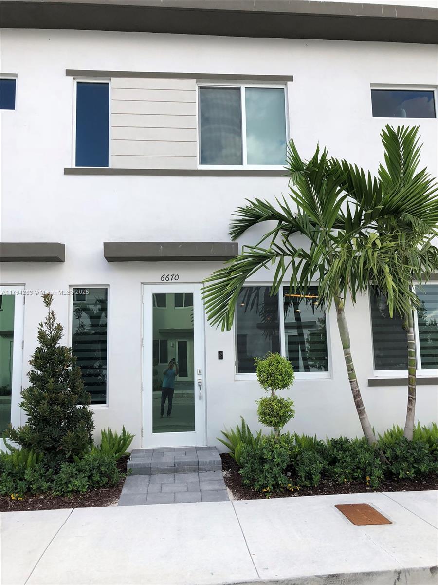 Property for Sale at Address Not Disclosed, Doral, Miami-Dade County, Florida - Bedrooms: 3 
Bathrooms: 3  - $700,000