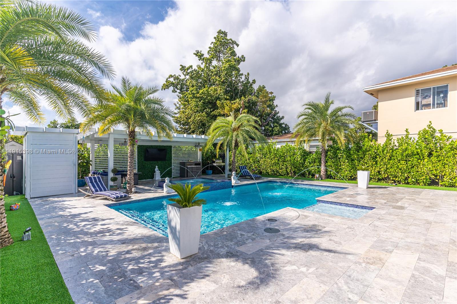 FAIRLAWN - Residential