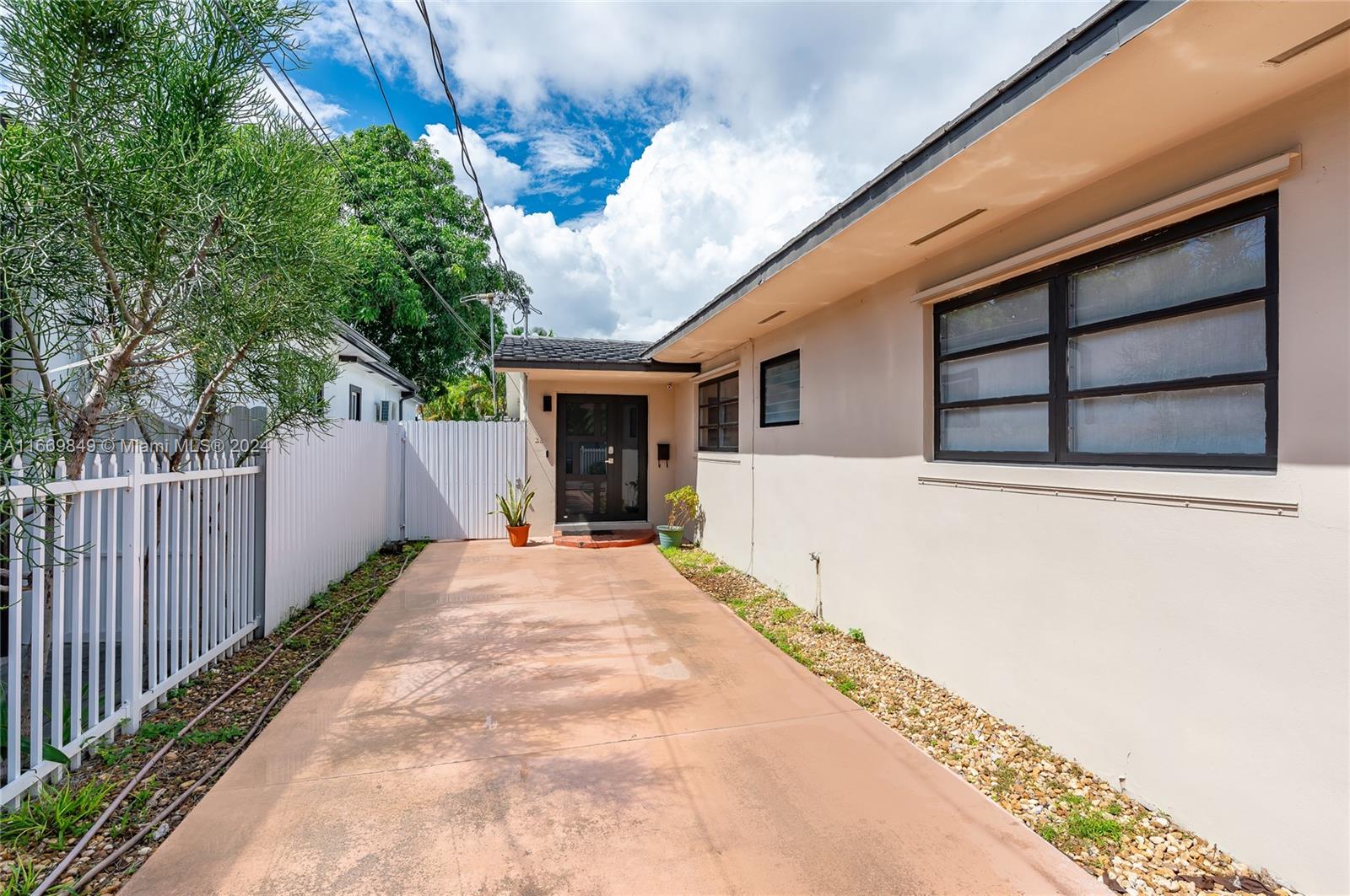 FLAGLER MANOR - Residential Income