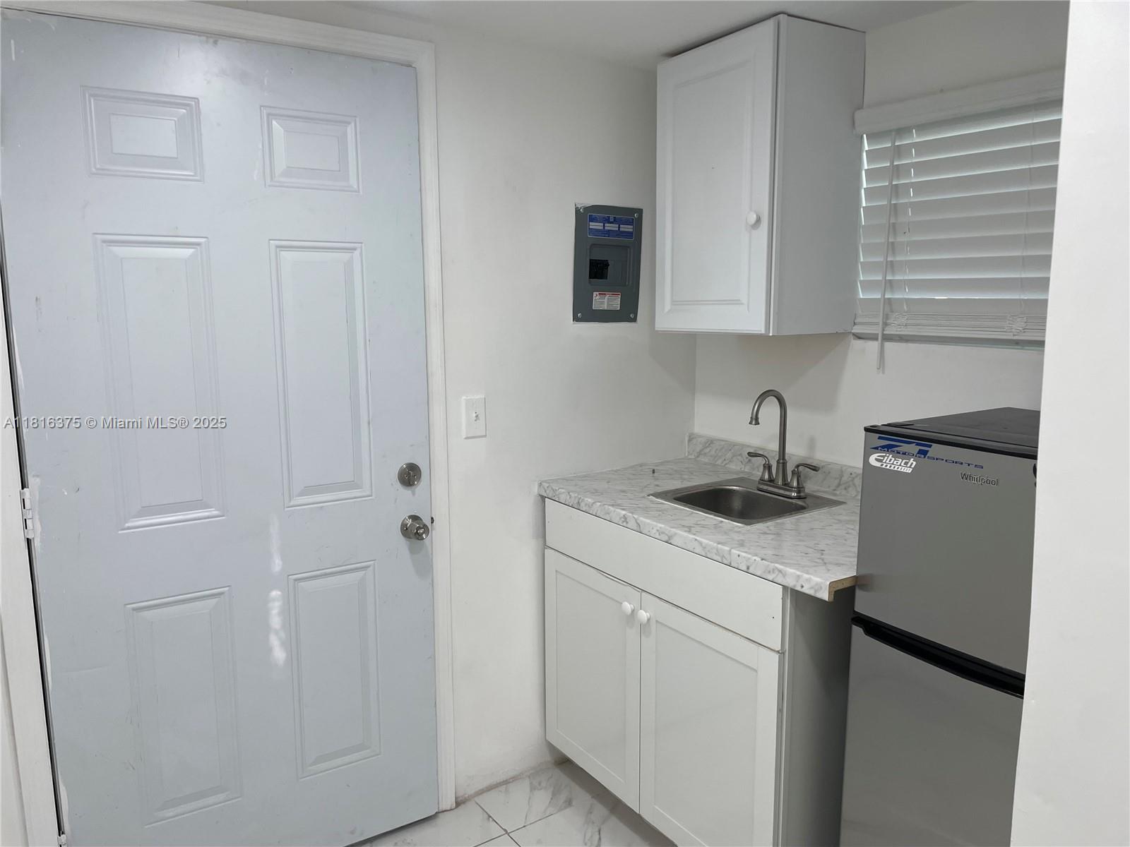 Rental Property at 760 Ne 168th St 2, North Miami Beach, Miami-Dade County, Florida - Bedrooms: 3 
Bathrooms: 2  - $1,200 MO.
