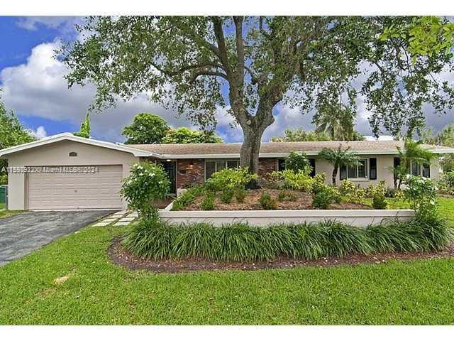 Photo 1 of 13795 Sw 82nd Ave, Palmetto Bay, Florida, $1,198,000, Web #: 11587922