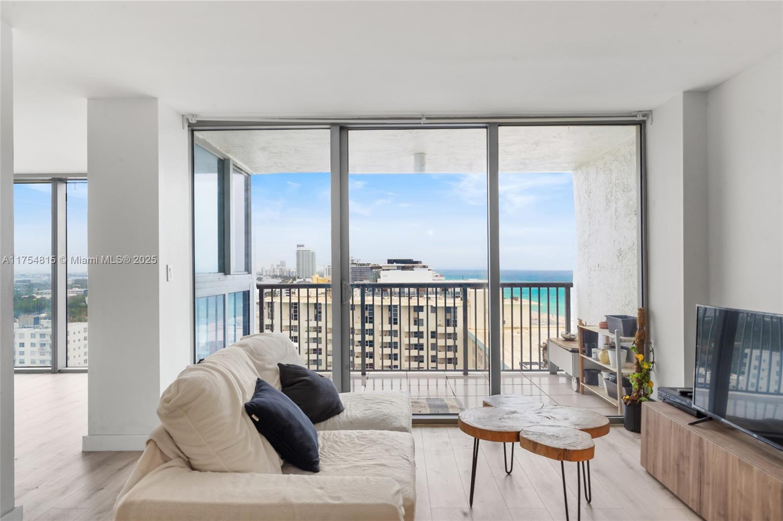 2655 Collins Ave 2405, Miami Beach, Miami-Dade County, Florida - 1 Bedrooms  
2 Bathrooms - 