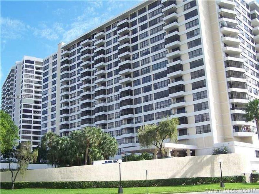 GORGEOUS FULLY REMODELED UNIT WITH STAINLESS STEEL APPLIANCES; UNIT COMPLETELY REDONE. AMENITIES INCLUDE HEATED POOL, TENNIS COURT, PICNIC AREA, FITNESS CENTER AND MORE.
VERY CLOSE TO THE BEACH, GULFSTREAM, FINE DINING, FT. LAUDERDALE INTERNATIONAL AIRPORT AND AVENTURA MALL; YOU WILL ENJOY THIS 5 STAR UNIT AND BUILDING. Minimum credit score 675