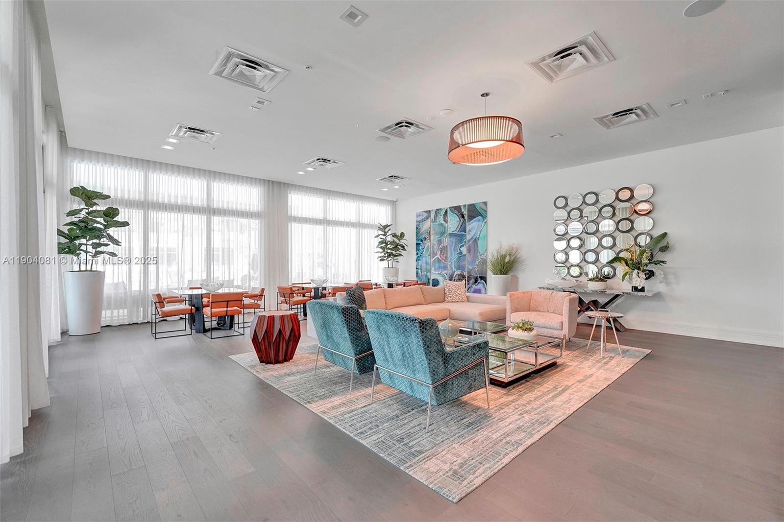 DOWNTOWN DORAL SOUTH PHAS - Residential