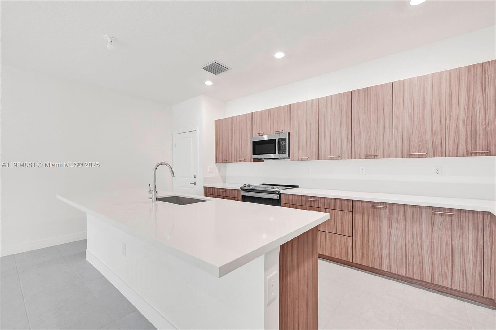 DOWNTOWN DORAL SOUTH PHAS - Residential