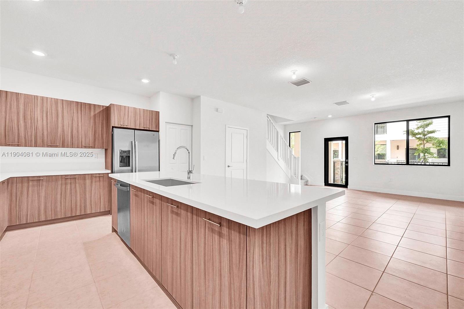 DOWNTOWN DORAL SOUTH PHAS - Residential