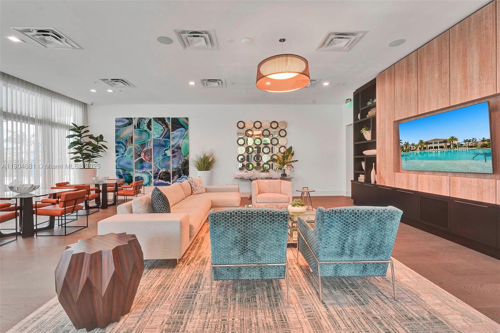 DOWNTOWN DORAL SOUTH PHAS - Residential