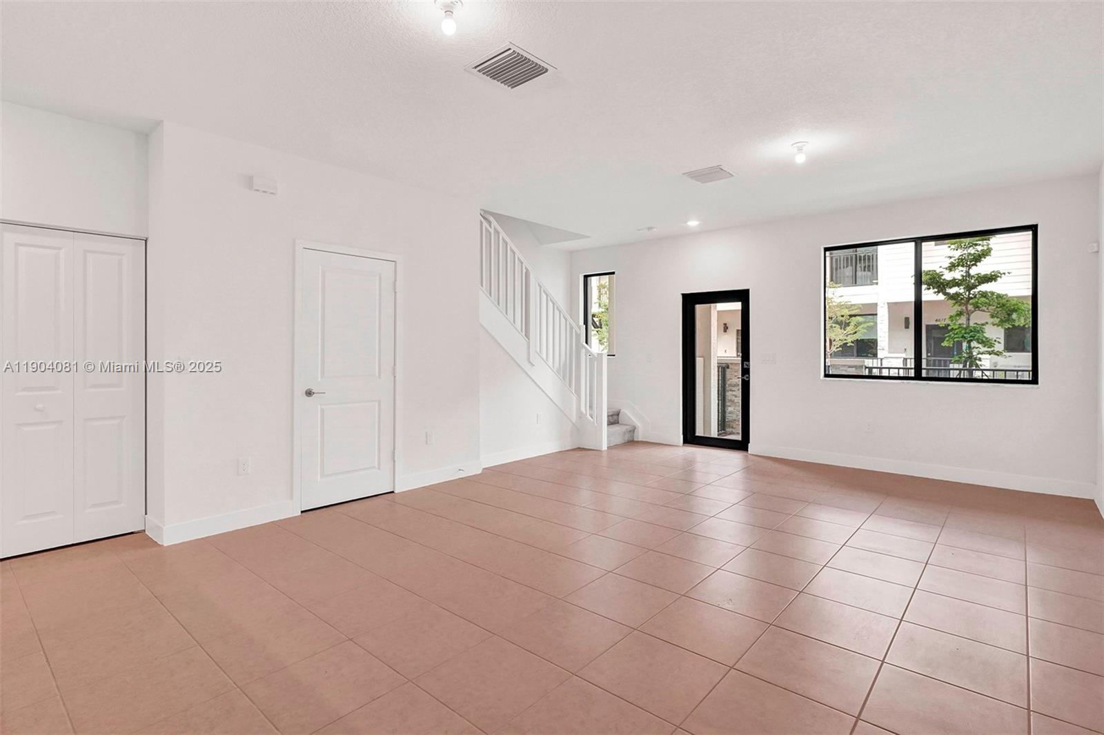 DOWNTOWN DORAL SOUTH PHAS - Residential