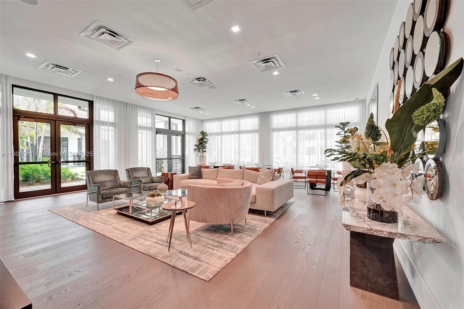 DOWNTOWN DORAL SOUTH PHAS - Residential