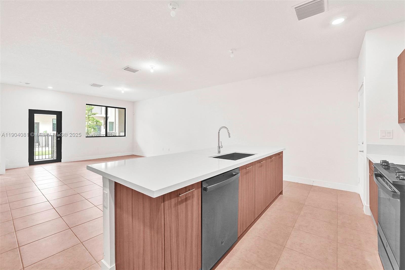 DOWNTOWN DORAL SOUTH PHAS - Residential