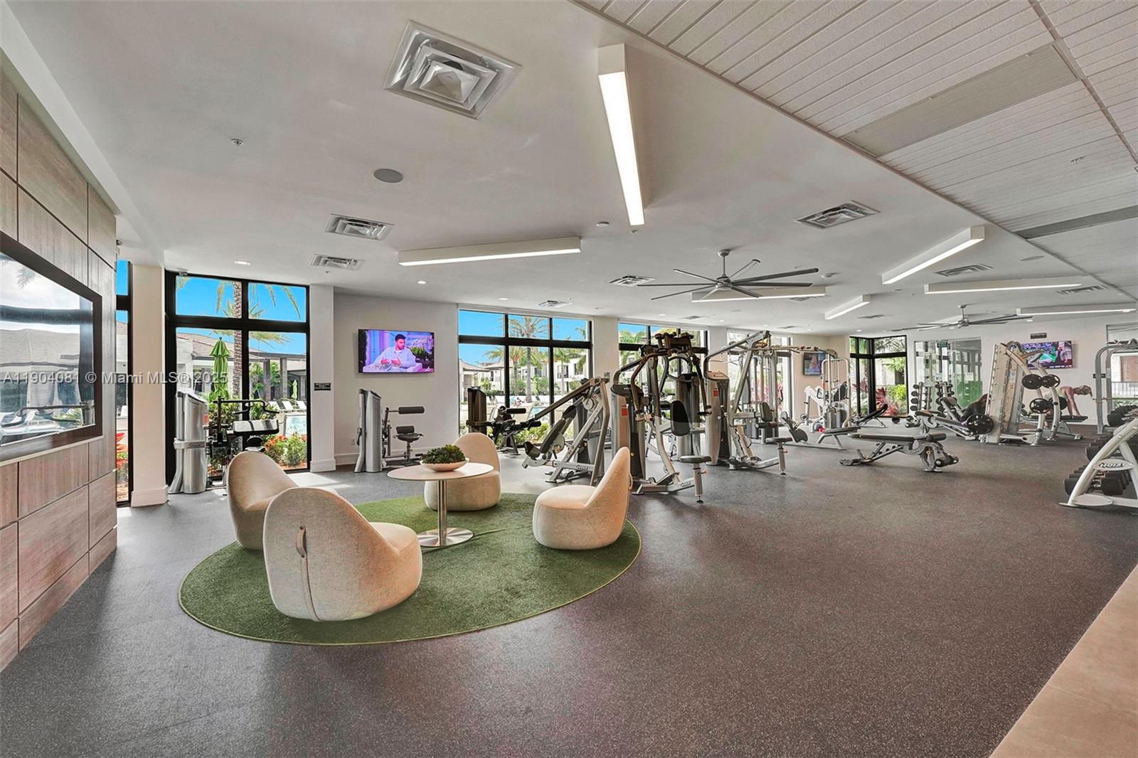 DOWNTOWN DORAL SOUTH PHAS - Residential