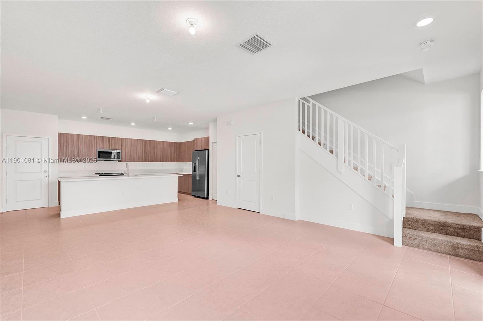 DOWNTOWN DORAL SOUTH PHAS - Residential