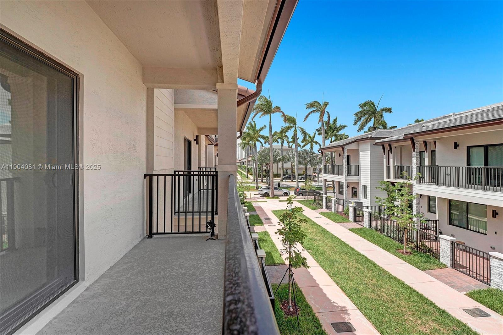 DOWNTOWN DORAL SOUTH PHAS - Residential