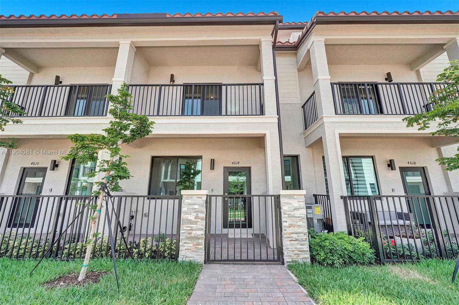 DOWNTOWN DORAL SOUTH PHAS - Residential