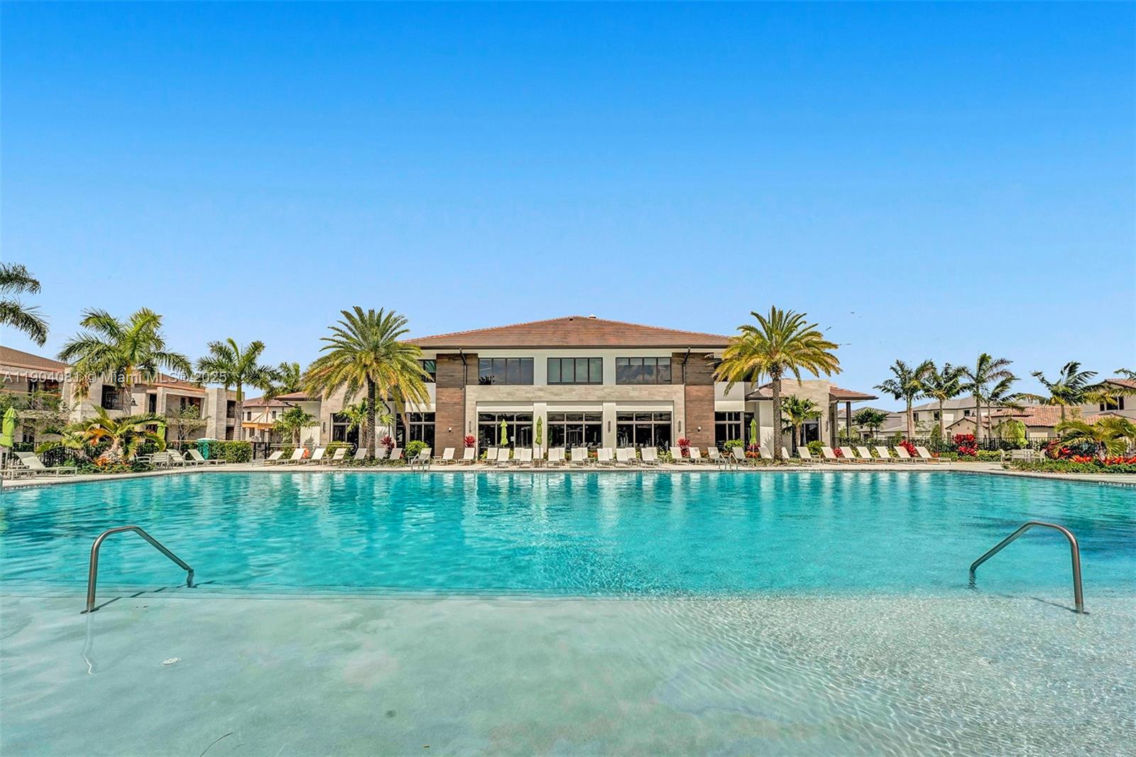 DOWNTOWN DORAL SOUTH PHAS - Residential