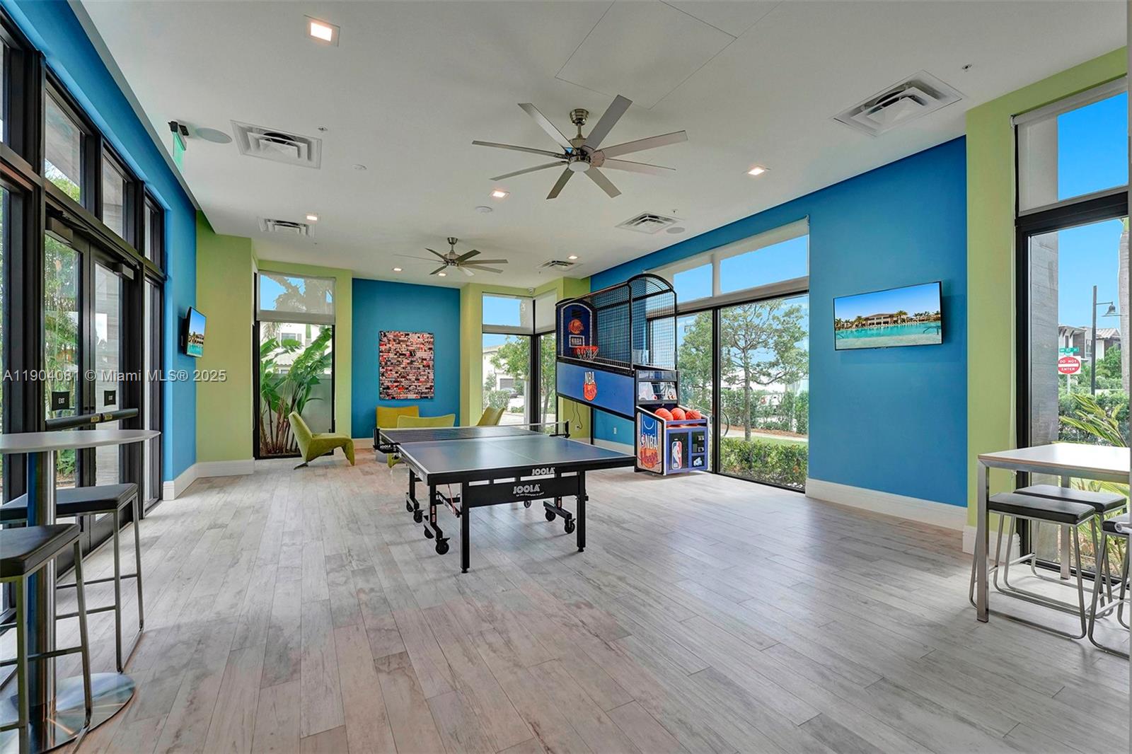 DOWNTOWN DORAL SOUTH PHAS - Residential