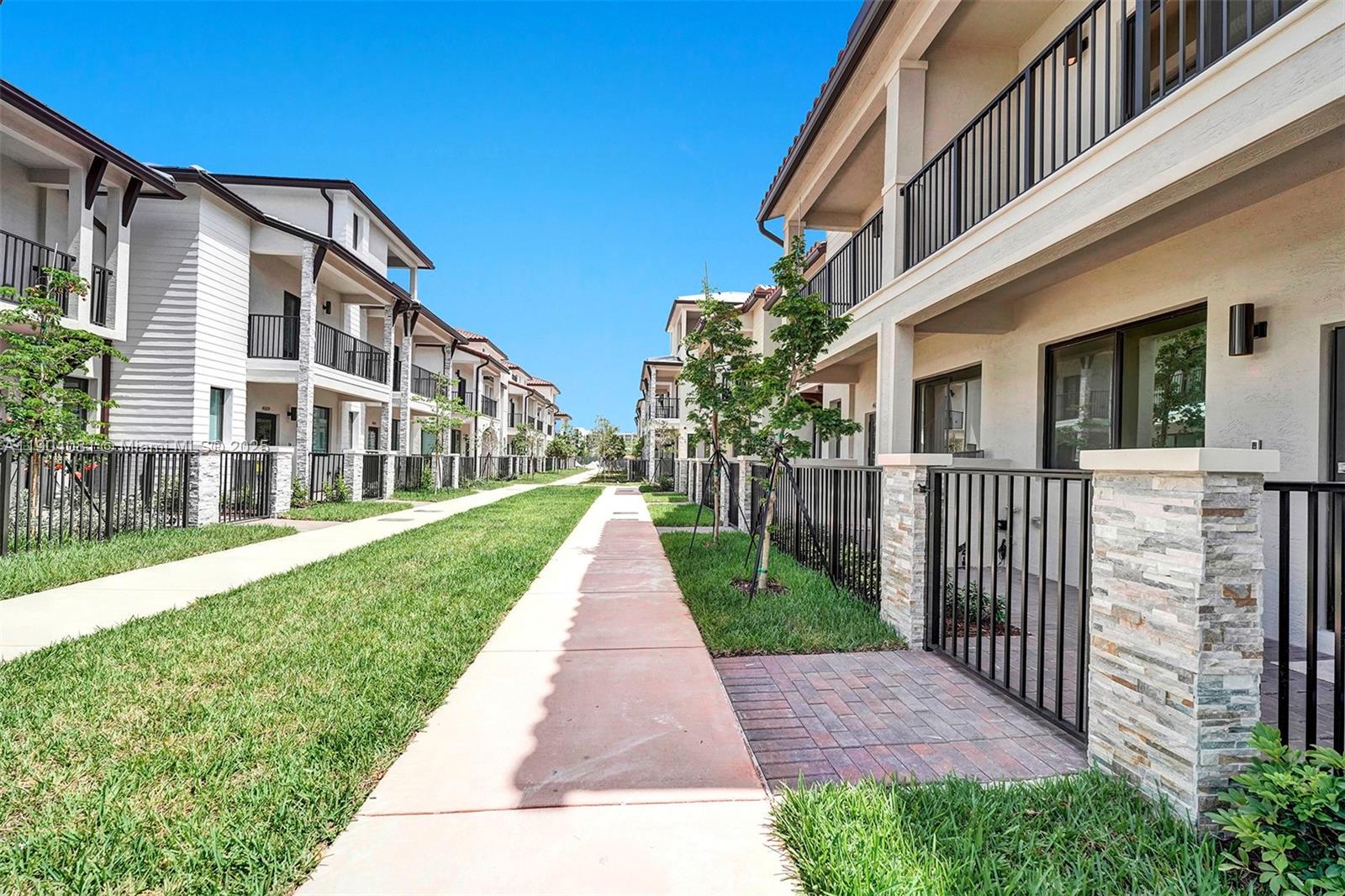 DOWNTOWN DORAL SOUTH PHAS - Residential
