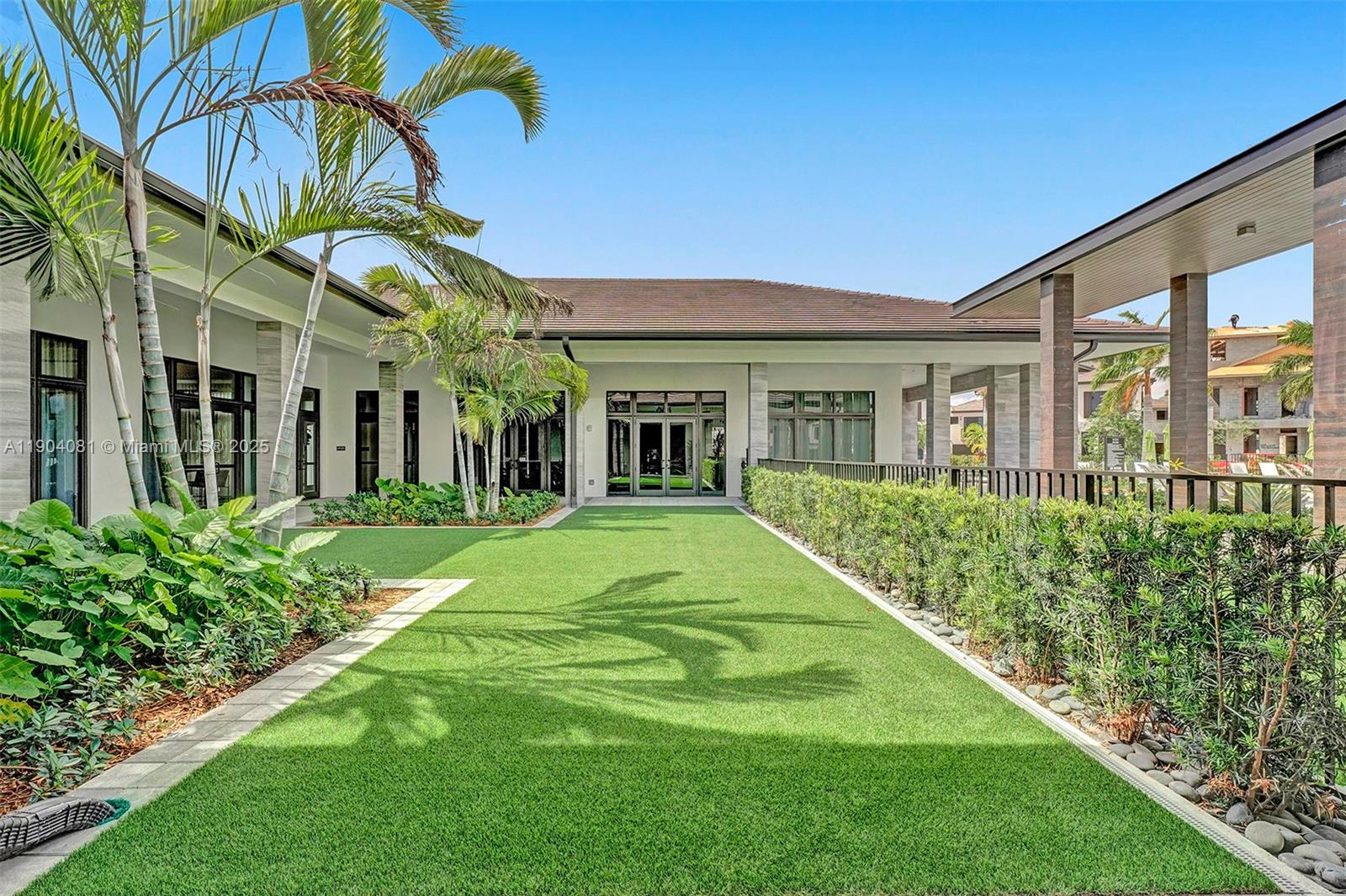 DOWNTOWN DORAL SOUTH PHAS - Residential