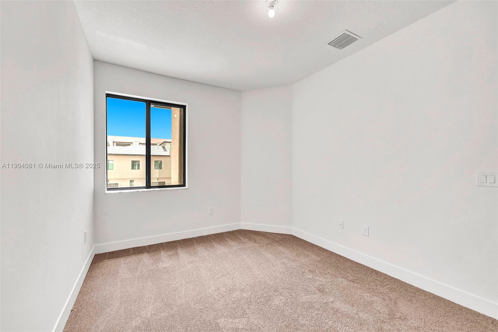 DOWNTOWN DORAL SOUTH PHAS - Residential